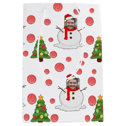 Grappige sneeuwpop wit rood groen foto gezicht Xma Medium Cadeauzakje (Voorkant)