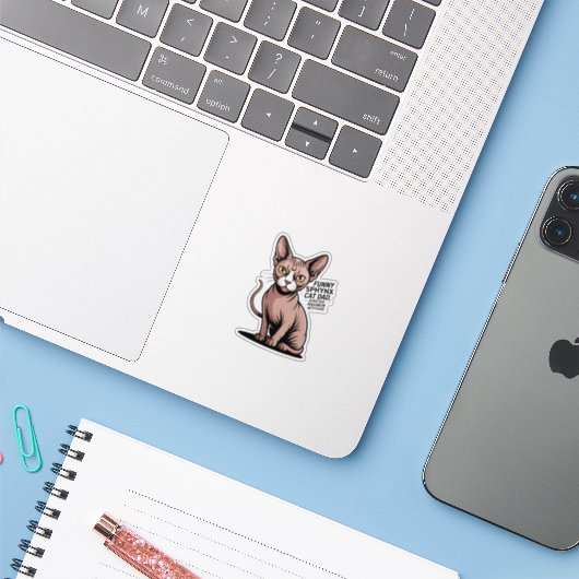 Grappige Sphynx Kat Vader Vector Kunst Sticker (Laptop met iPhone)