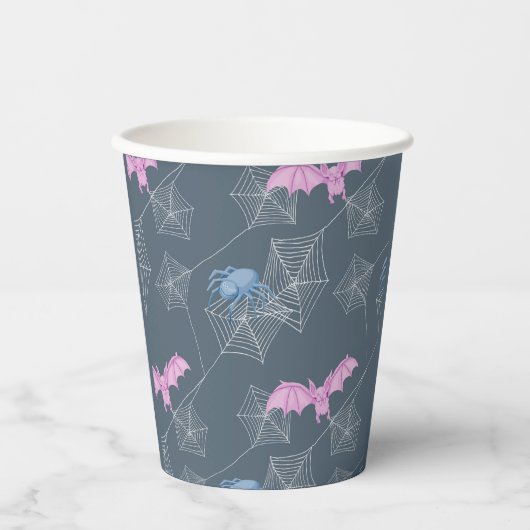 Grappige spin en vleermuis in een web papieren bekers (Voorkant)