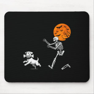 Grappige Spooky Humor Halloween Skeleton Chasing D Muismat