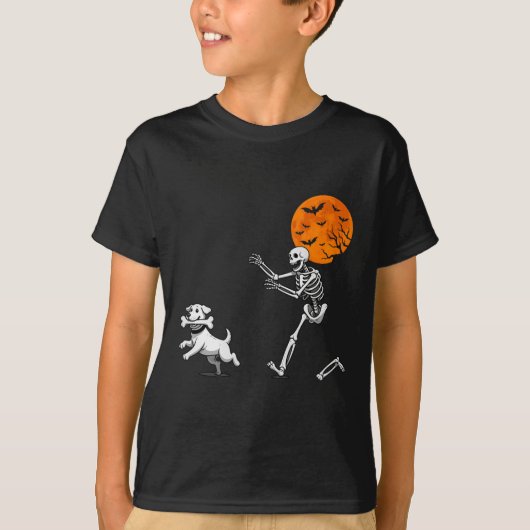 Grappige Spooky Humor Halloween Skeleton Chasing D T-shirt (Voorkant)