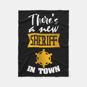 Grappige spreuk Er is een nieuwe sheriff in de sta Fleece Deken