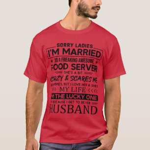 Grappige spreuk voor serveerster voor echtgenoot m t-shirt