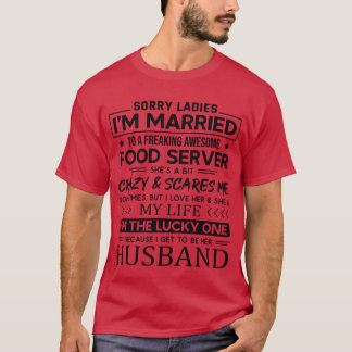 Grappige spreuk voor serveerster voor echtgenoot m t-shirt