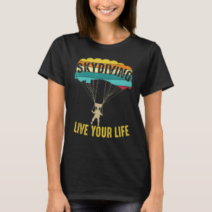 Grappige Sprong In Retro Kleuren Voor Skydiving I T-shirt