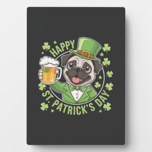 Grappige St. Patrick-dag-pug met bierpul Fotoplaat