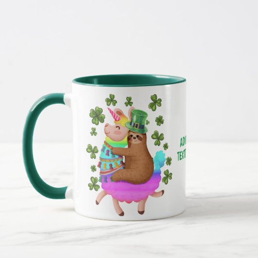 Grappige St. Patrick's Day Luiaard die op een Eenh Mok (Links)