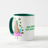 Grappige St. Patrick's Day Luiaard die op een Eenh Mok (Voorkant links)