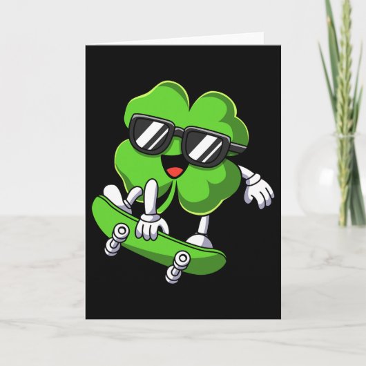 Grappige St. Patrick's Day Shamrock Skateboardende Kaart (Voorkant)
