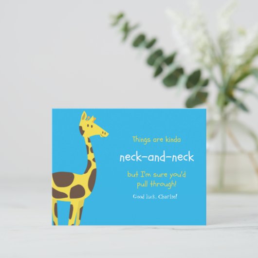 Grappige Standaard Blauwe Gele Giraffe Briefkaart (Staand voorkant)