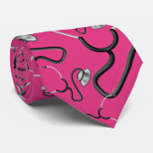 Grappige stethoscopen voor artsen op diep roze stropdas (Opgerold)