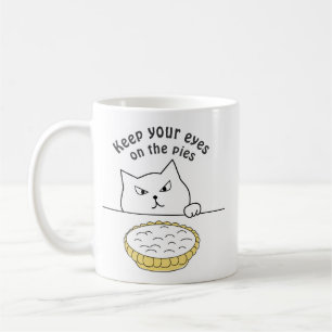 Grappige stiekeme kat na illustratie van roomtaart koffiemok