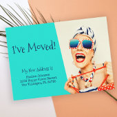 Grappige stranddame die ik heb verplaatst aankondiging