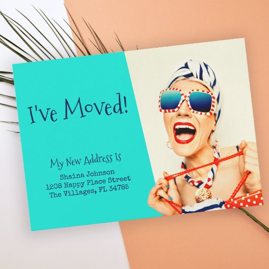 Grappige stranddame die ik heb verplaatst aankondiging