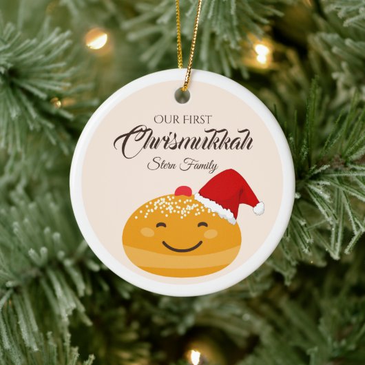 Grappige Sufganiyah onze eerste Christusmukkah, Ch Keramisch Ornament (Boom)