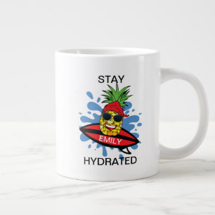Grappige surfende ananas grote koffiekop