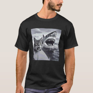 Grappige surfende kat selfie met haai meme t-shirt