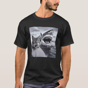 Grappige surfende kat selfie met haai meme t-shirt