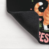 Grappige tabby kat welp moet gaan sarcastisch geze muismat (Hoek)