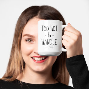 Grappige 'Te heet om aan te pakken' gepersonalisee Koffiemok