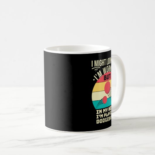 Grappige trefbal speler in mijn hoofd in het spele koffiemok (Voorkant rechts)