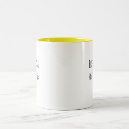 Grappige trendy moderne mensen plezieren koffie Mo Tweekleurige Koffiemok (Center)