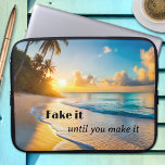 Grappige Tropical Beach Sunset Laptop Sleeve<br><div class="desc">Laptophoes met een schilderij van een zonsondergang op een tropisch strand met palmbomen,  met uw (grappige of andere) teksten (optioneel).</div>