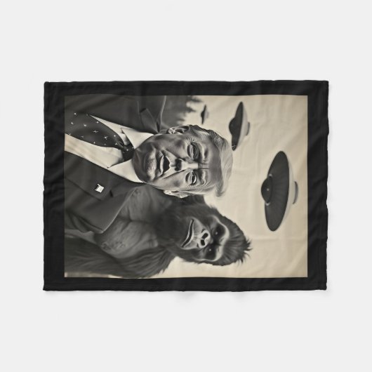 Grappige Trump Bigfoot-selfie met UFO's Weird Alie Fleece Deken (Voorkant (Horizontaal))