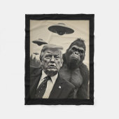 Grappige Trump Bigfoot-selfie met UFO's Weird Alie Fleece Deken (Voorkant)