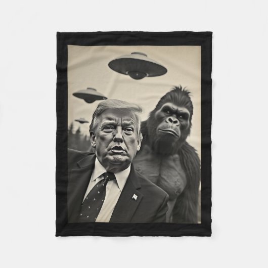 Grappige Trump Bigfoot-selfie met UFO's Weird Alie Fleece Deken (Voorkant)