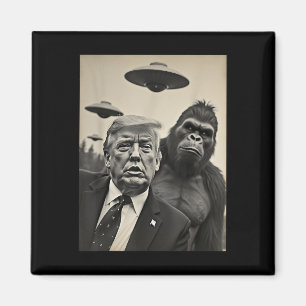Grappige Trump Bigfoot-selfie met UFO's Weird Alie Magneet