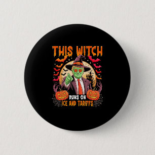 Grappige Trump Heks Loopt Over Ijs En Tarieven Hal Ronde Button 5,7 Cm