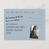 Grappige Tuxedo Cat op het dak Verhuisaankondiging Aankondigingskaart (Achterkant)