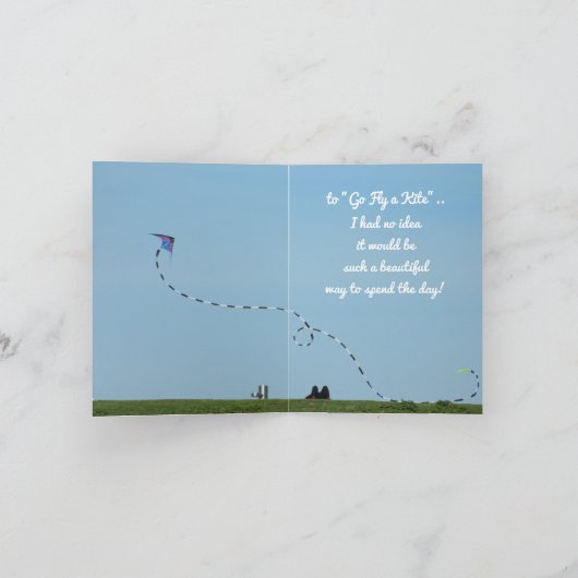 Grappige twist "Go Fly a Kite" mooie manier om te  Kaart (Binnen)