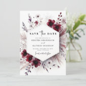 Grappige typografie Bourgondische bruiloft Save The Date (Staand voorkant)