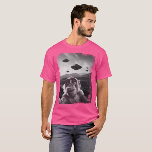 Grappige UFO Monkey Selfie met UFO Alien Monkey Fu T-shirt (Voorkant volledig)