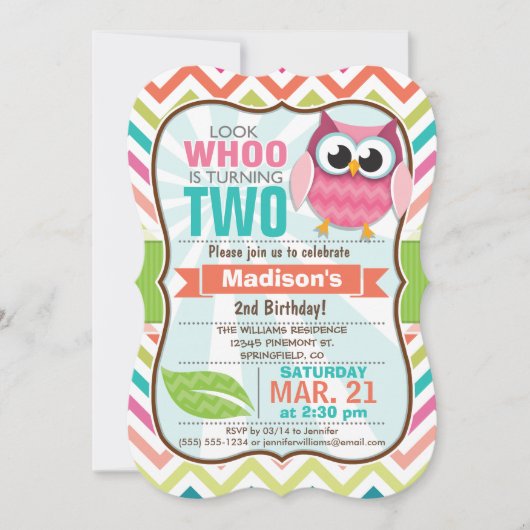 Grappige uil op Schattigee Chevron Pattern verjaar Kaart (Voorkant)