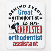 Grappige uitgeputte orthodontist assistent muismat (Voorkant)