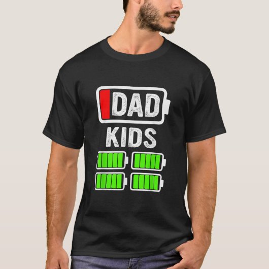Grappige vader van vier KINDER lage batterij vader T-shirt (Voorkant)