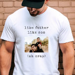 Grappige vaders dag als vader als zoon foto t-shirt<br><div class="desc">Papa & mini-me vibes! Ons hilarische Vaderdag-t-shirt,  een typemachinestijl als eerbetoon aan de gelijkvader-achtige-zoonavonturen. Draag het gelach! 😂‍👦#DadLife #MatchingLaughs</div>