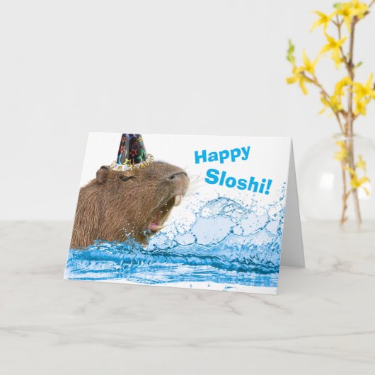 Grappige verjaardag Happy Sloshi Capybara Kaart (Gele Bloem)