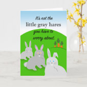 Grappige verjaardag, ouder worden, kleine grijze h kaart (Gele Bloem)