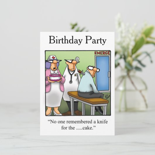 Grappige verjaardagsfeest uitnodigingen (Staand voorkant)