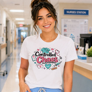 Grappige verpleegster gecontroleerde chaos t-shirt