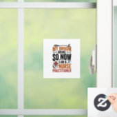 Grappige verpleegster heks Halloween ontwerp_1 Raamsticker (Huis)