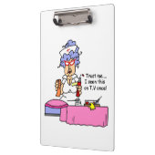 Grappige verpleegster leert van tv-klembord klembord (Links)