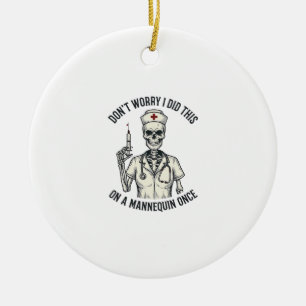 Grappige Verpleegster Skelet Spuit Antieke Gravure Keramisch Ornament