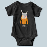 Grappige Viking gepersonaliseerd Romper<br><div class="desc">Een leuke Viking,  perfect voor je favoriete kleine Scandinavische. Originele kunst van Nic Squirrell. Wijzig de naam om deze te personaliseren.</div>