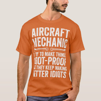 Grappige Vliegtuig mechanic fixing vliegtuigen T-shirt