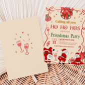 Grappige volwassen kerstman zijn vriendjes kerstfe kaart